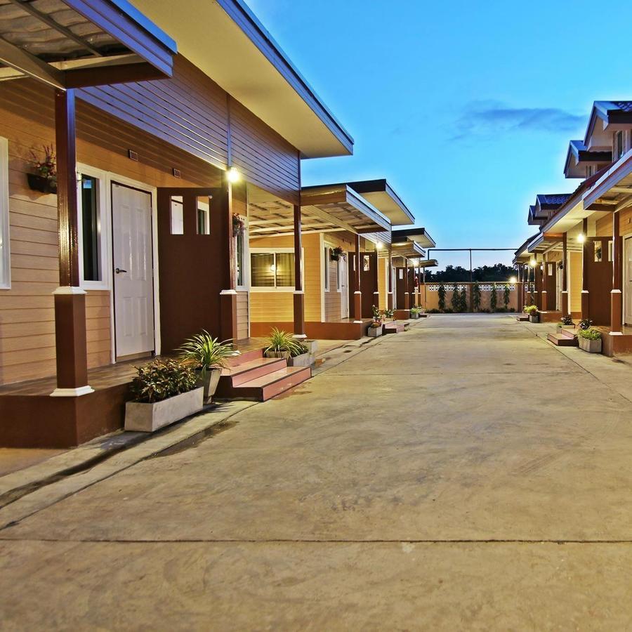 Rojanavee Resort 나콘나욕 외부 사진