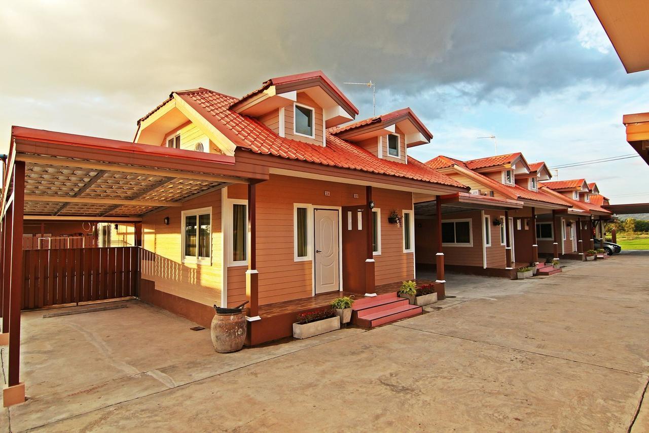 Rojanavee Resort 나콘나욕 외부 사진