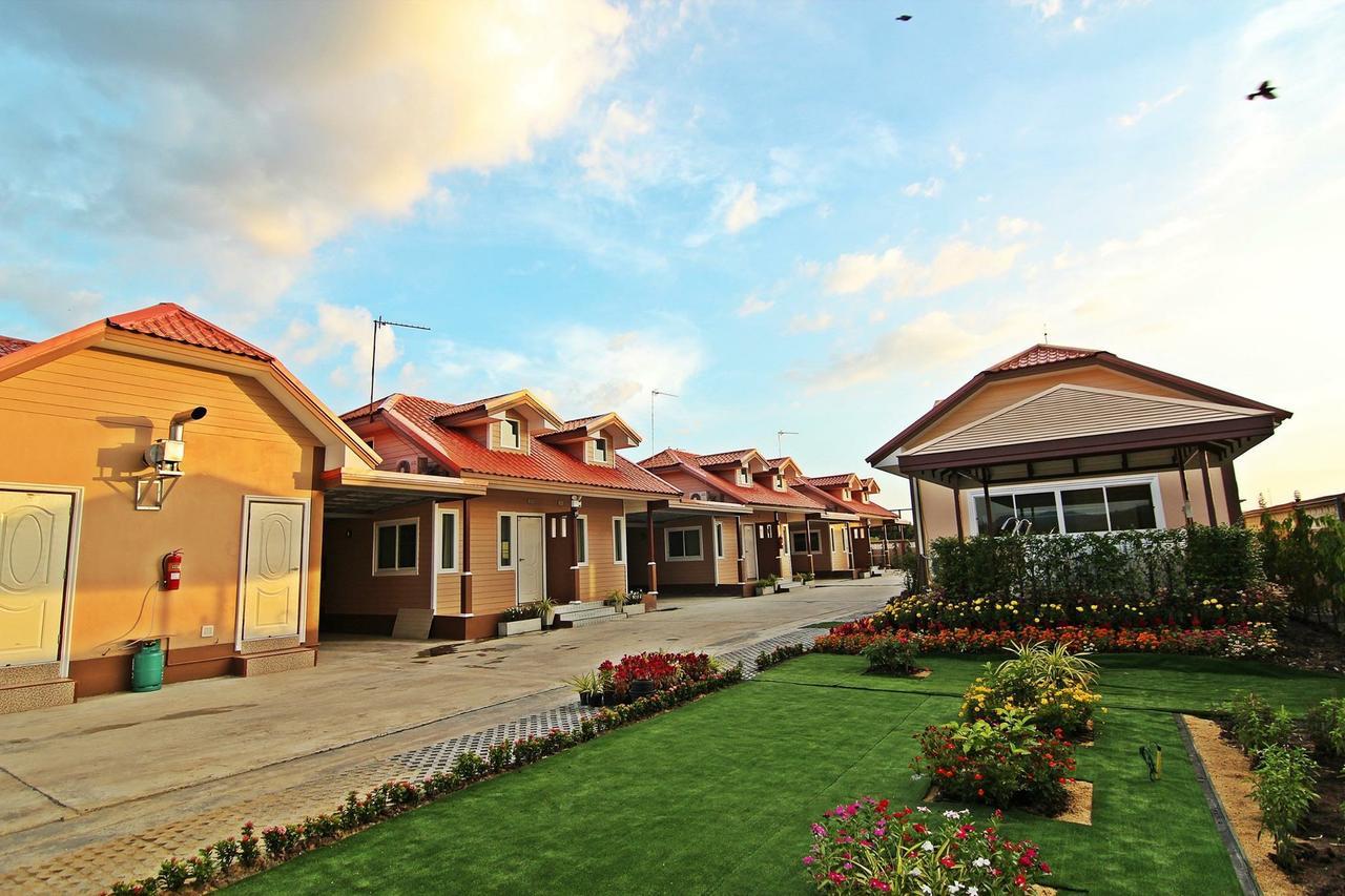Rojanavee Resort 나콘나욕 외부 사진