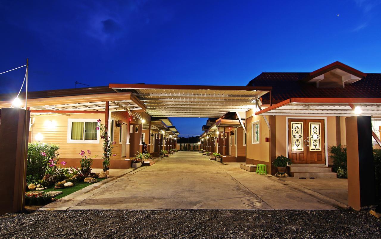 Rojanavee Resort 나콘나욕 외부 사진