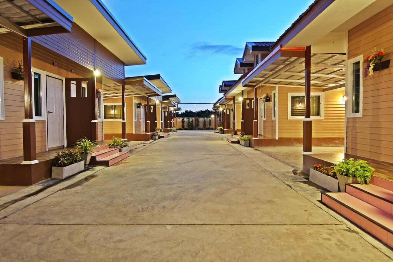 Rojanavee Resort 나콘나욕 외부 사진